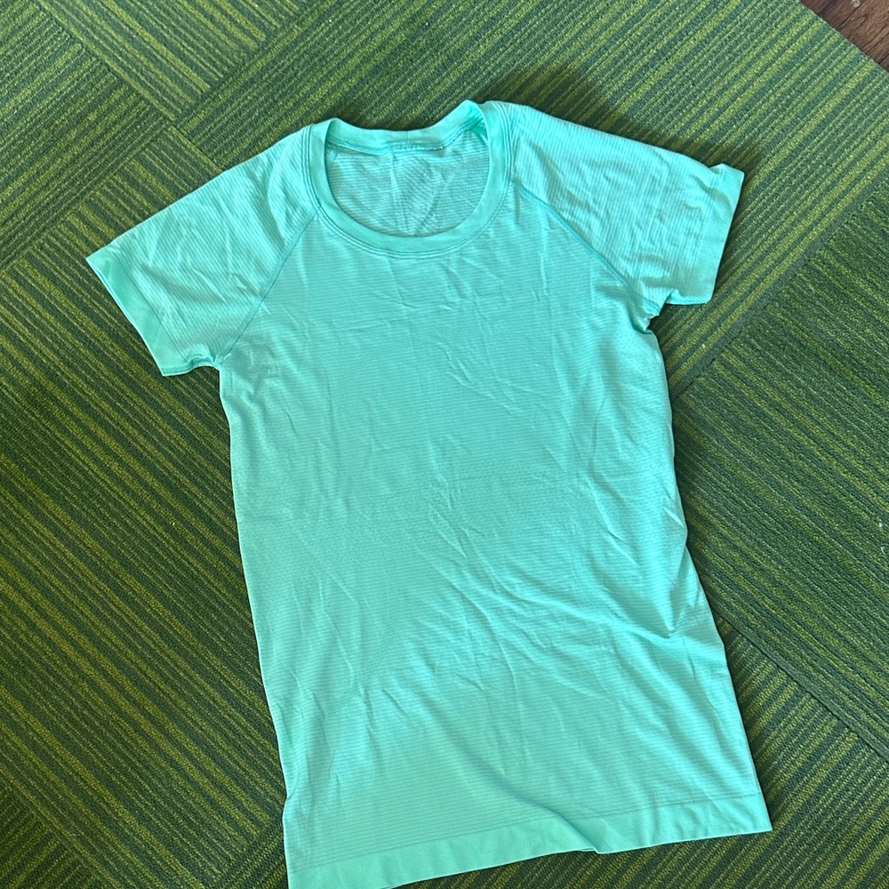 Lululemon swiftly tech Mint Green T-Shirt size 6